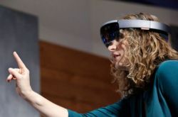 智能眼镜:谷歌倒下去,微软爬起来